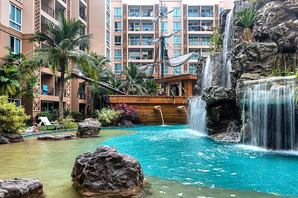Atlantis Waterpark Apartment Bãi biển Jomtien Ngoại thất bức ảnh