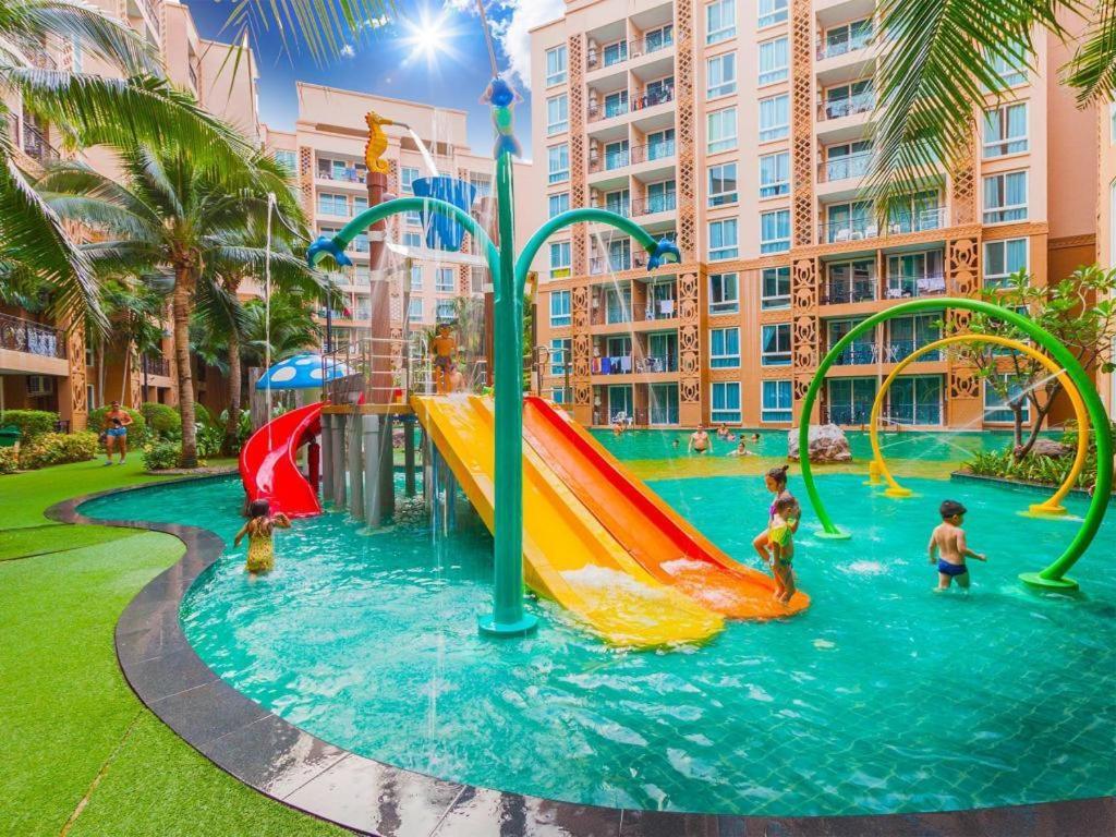 Atlantis Waterpark Apartment Bãi biển Jomtien Ngoại thất bức ảnh